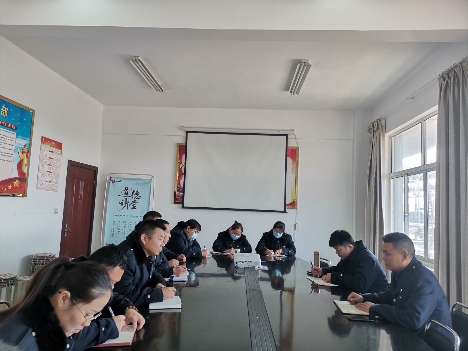 公交集團(tuán)公交事業(yè)二部召開安全機(jī)務(wù)專題會(huì)議