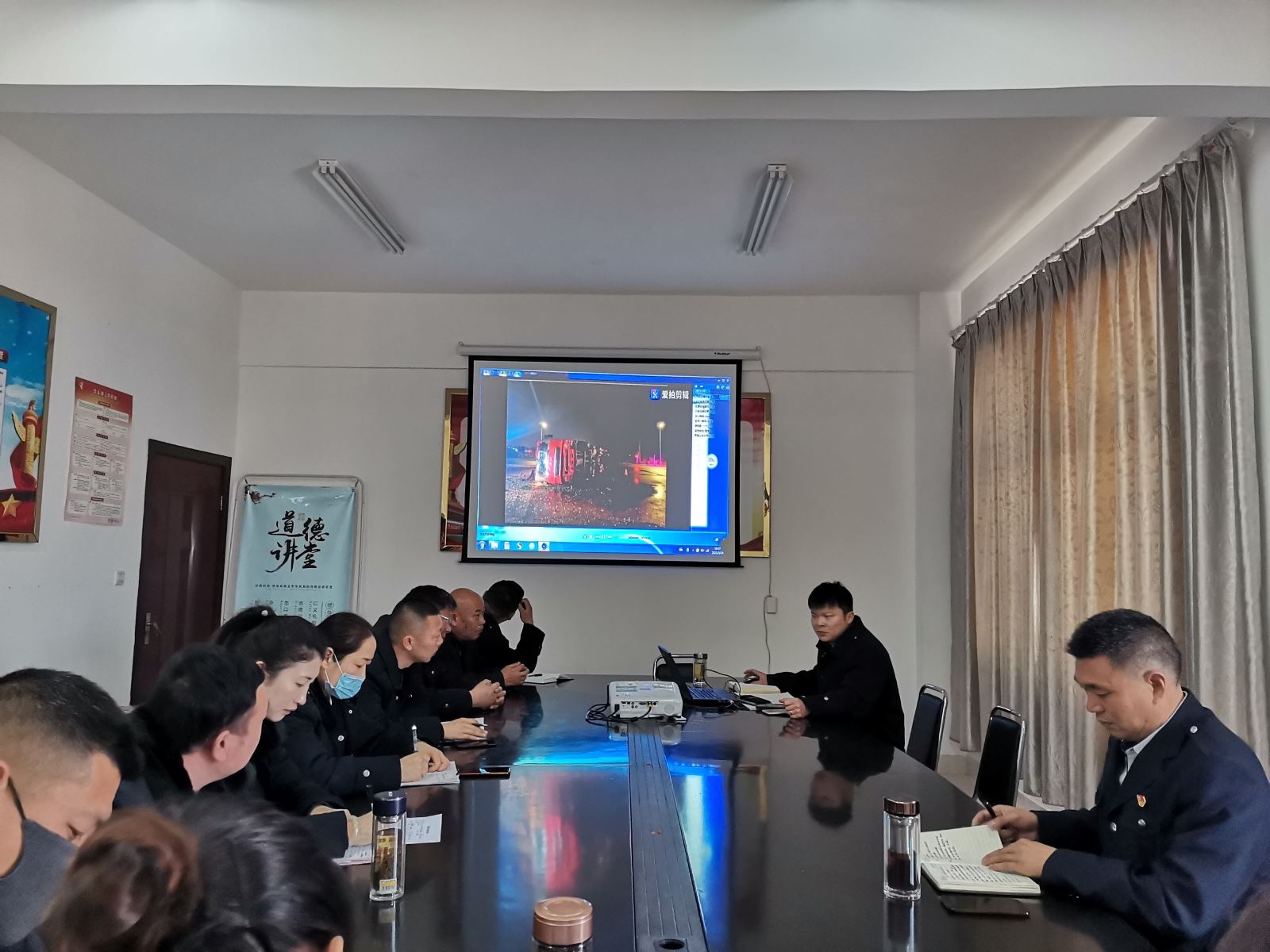 公交事業(yè)二部開(kāi)展安全、機(jī)務(wù)工作專(zhuān)題會(huì)議