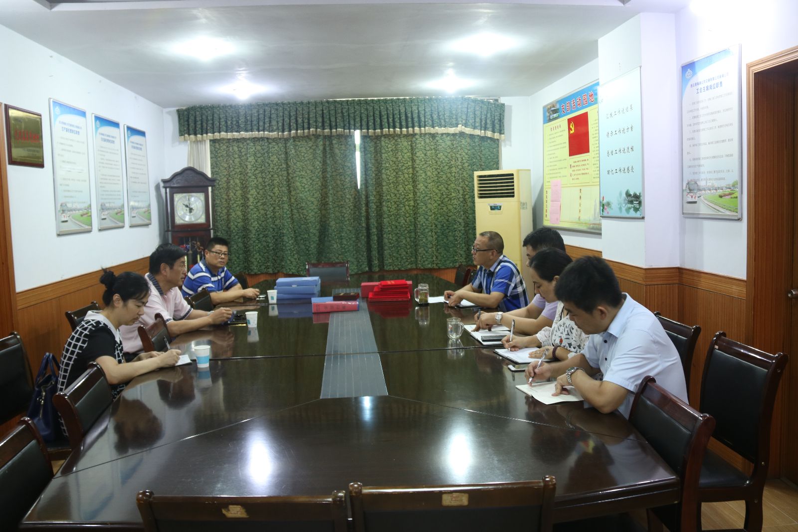 市老齡委領(lǐng)導(dǎo)至公交新浦公司進(jìn)行現(xiàn)場(chǎng)指導(dǎo)