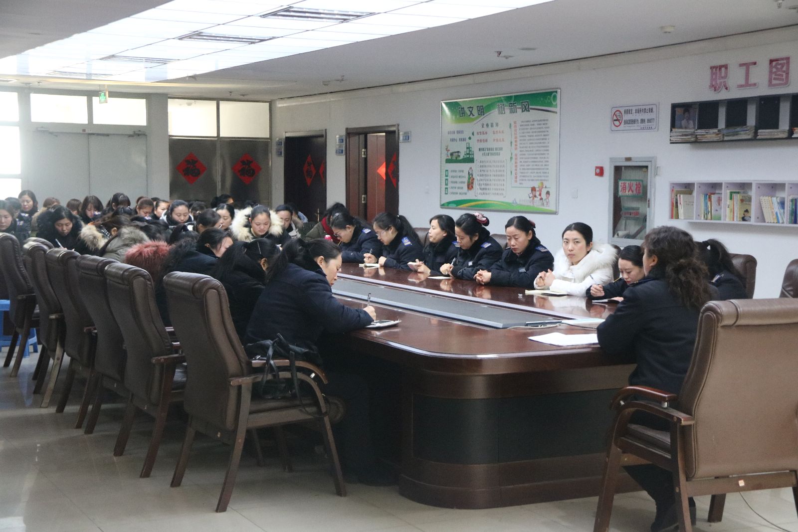 公交集團快速公司召開冬季站務(wù)員“文明安全、優(yōu)質(zhì)服務(wù)”會議