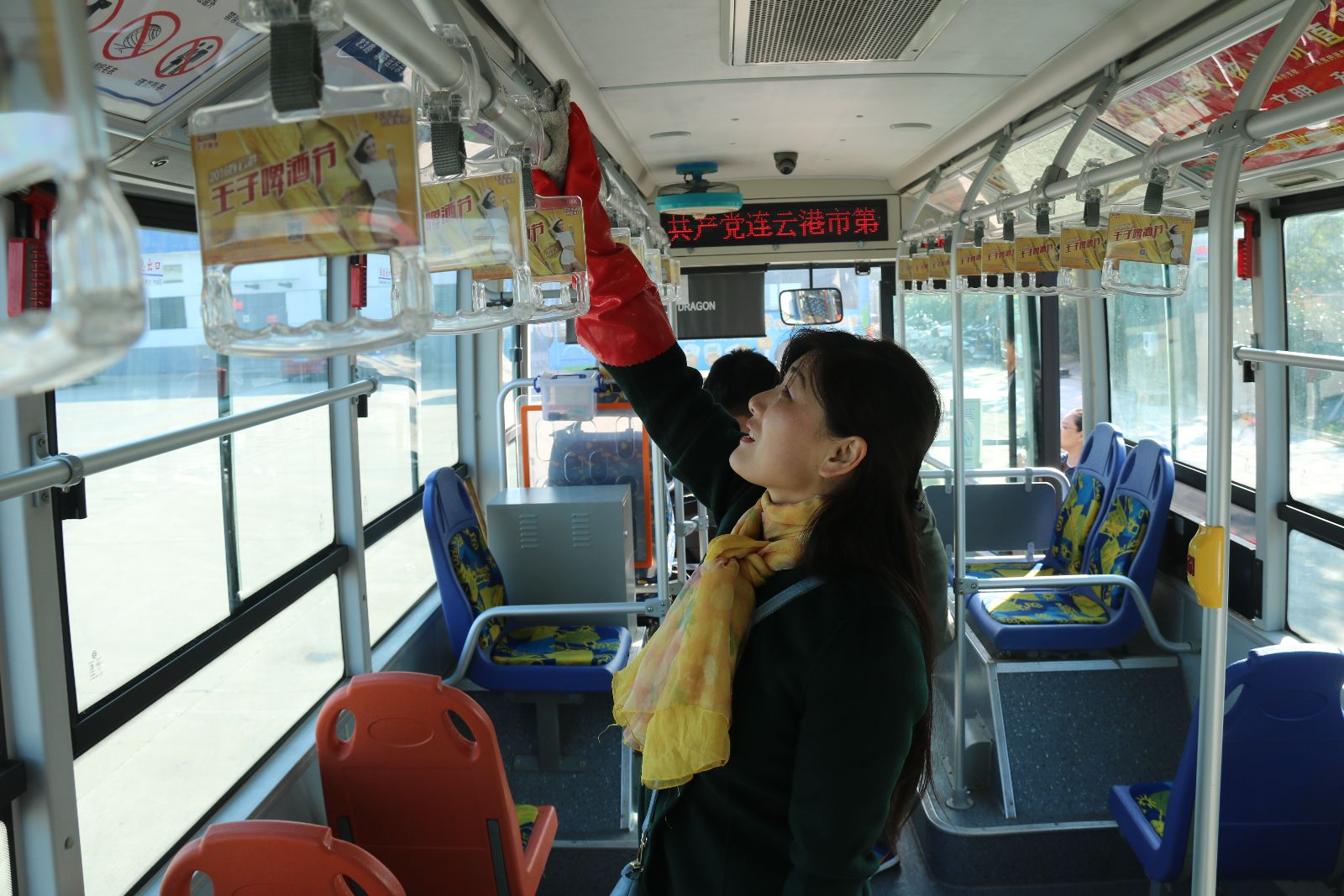 公交集團(tuán)新浦公司利用公交特點(diǎn) 積極開展創(chuàng)衛(wèi)工作