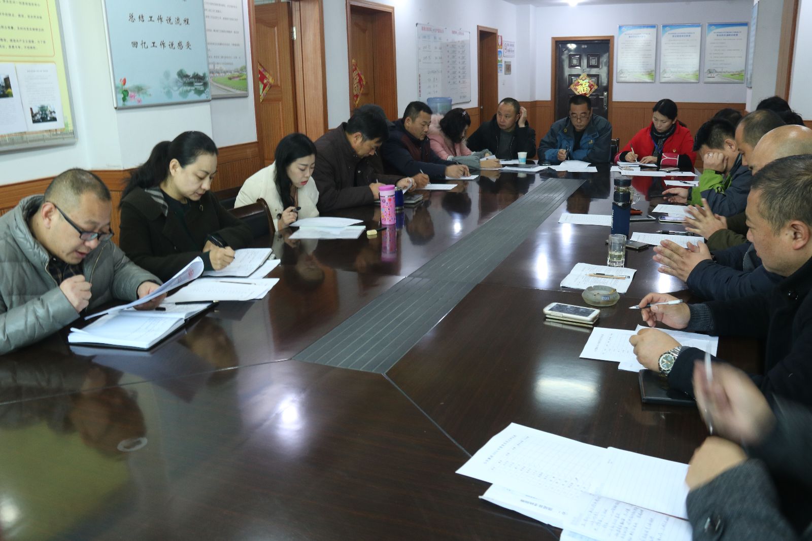 公交新浦公司黨支部召開(kāi)民主評(píng)議黨員會(huì)