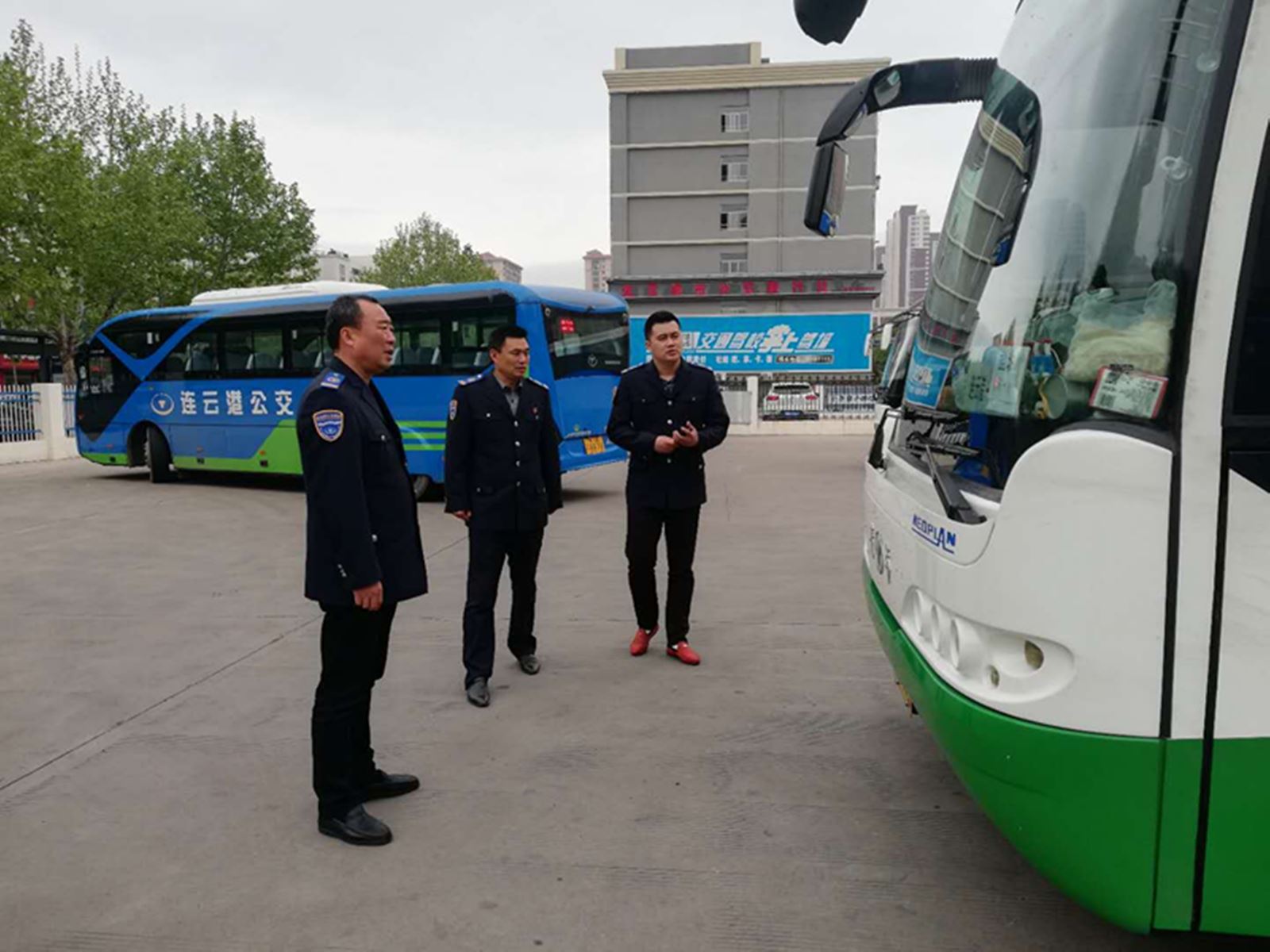 公交集團(tuán)經(jīng)營發(fā)展事業(yè)部開展“五一”節(jié)前專項大檢查