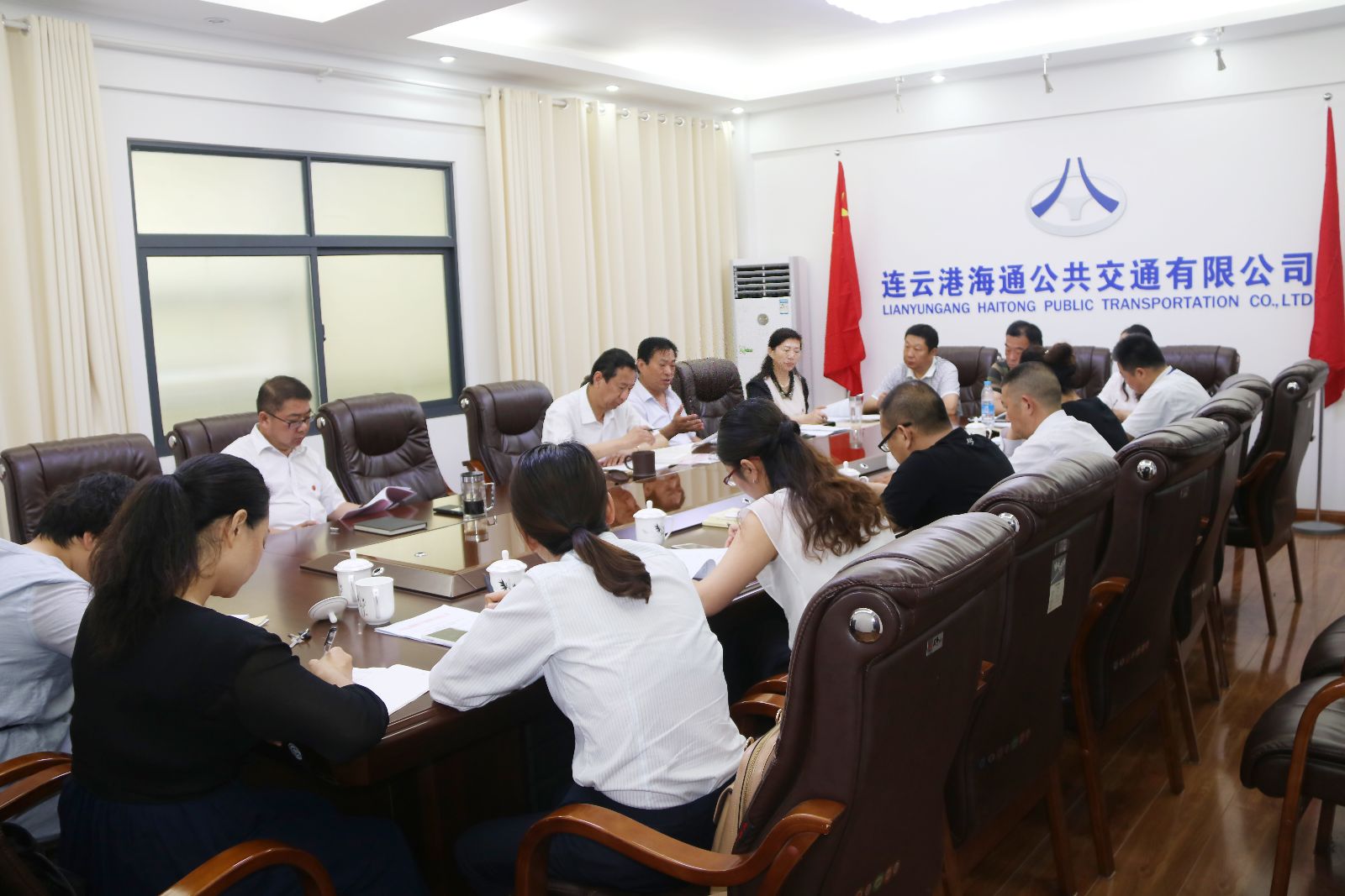 海通公交黨委開展重溫《黨委會(huì)的工作方法》加強(qiáng)領(lǐng)導(dǎo)班子建設(shè)專題討論