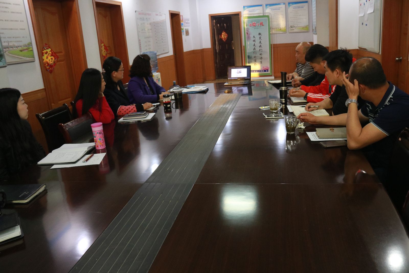 公交新浦公司組織固定學習日觀看《船廠諜影》、《追夢英雄》