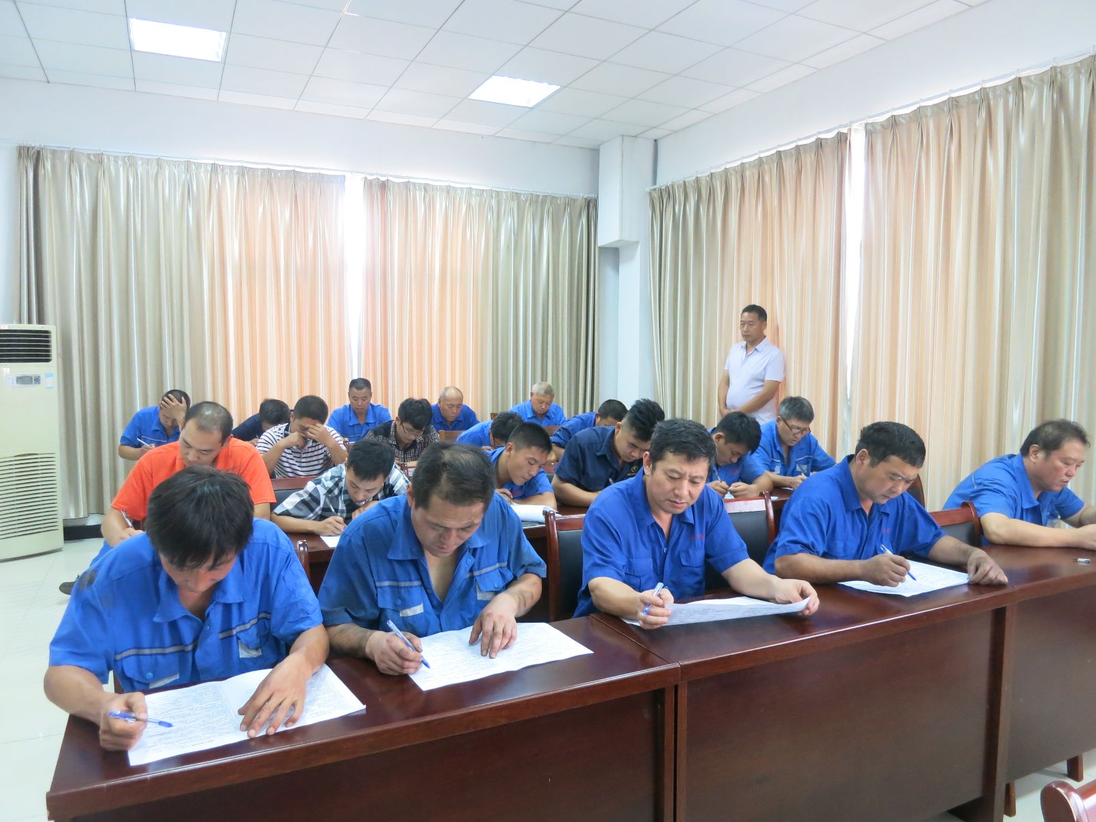 公交大浦保養(yǎng)廠舉辦修理人員理論知識競賽活動