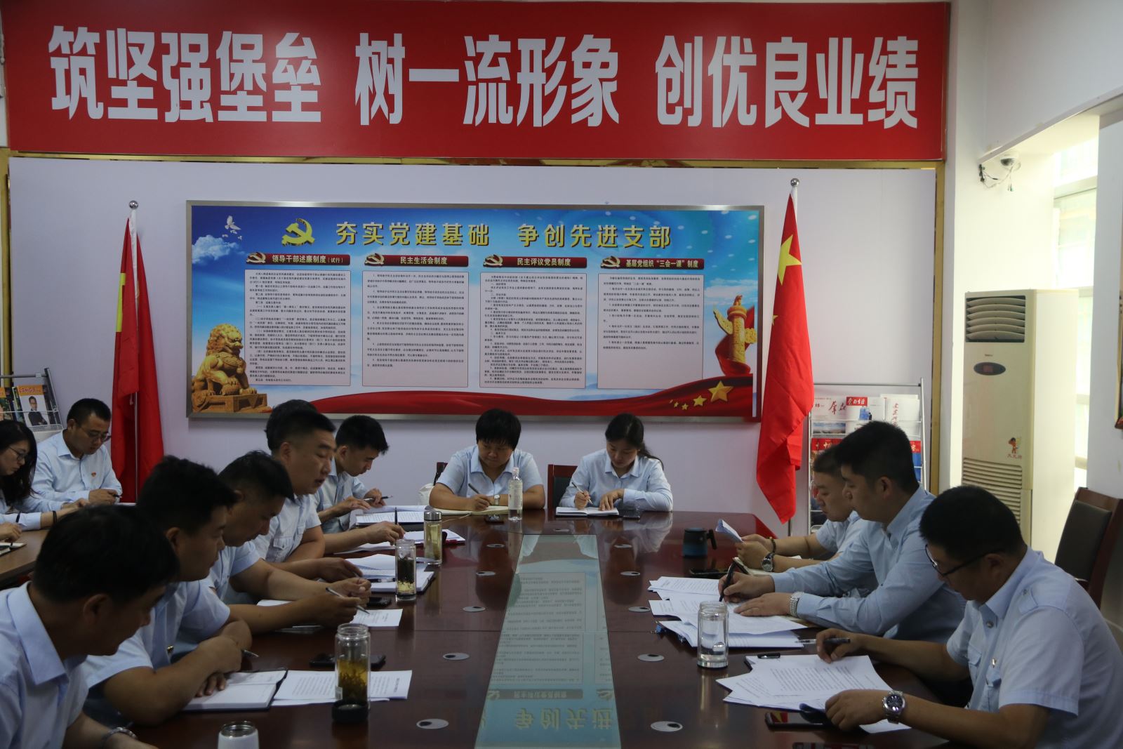 公交集團(tuán)召開2020年上半年生產(chǎn)運(yùn)營(yíng)會(huì)