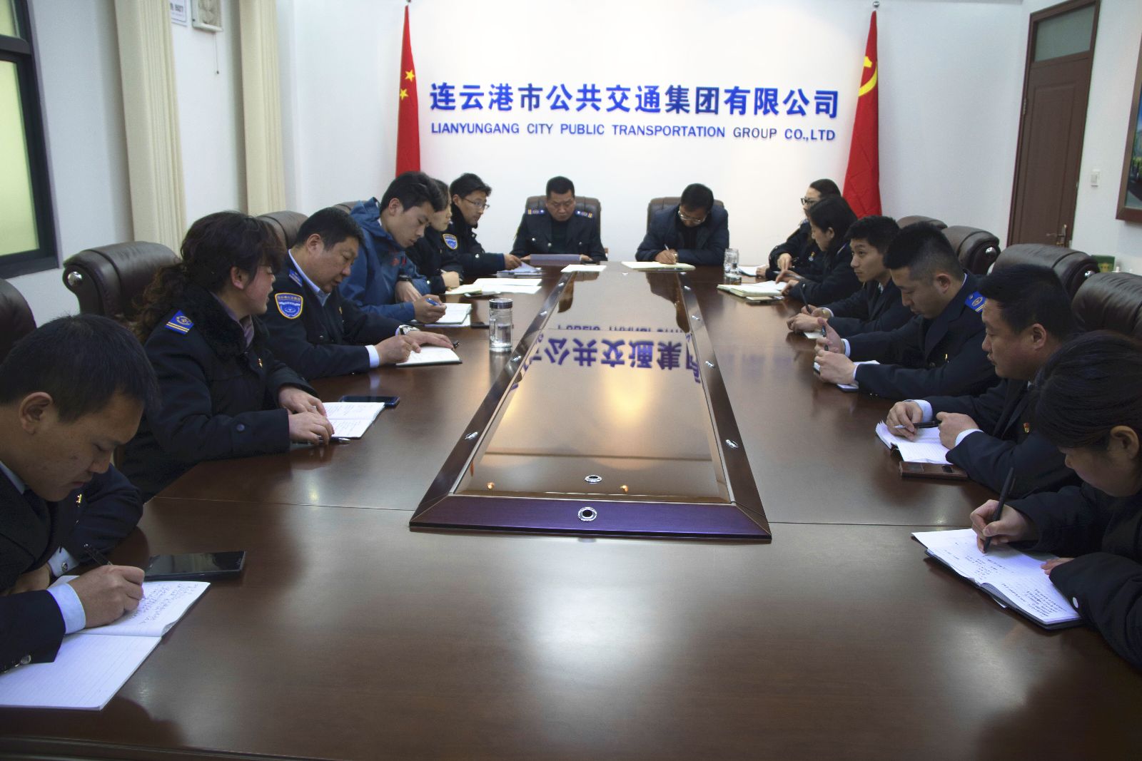 公交集團(tuán)集團(tuán)機(jī)關(guān)一支部召開2018年公推優(yōu)選入黨積極分子大會