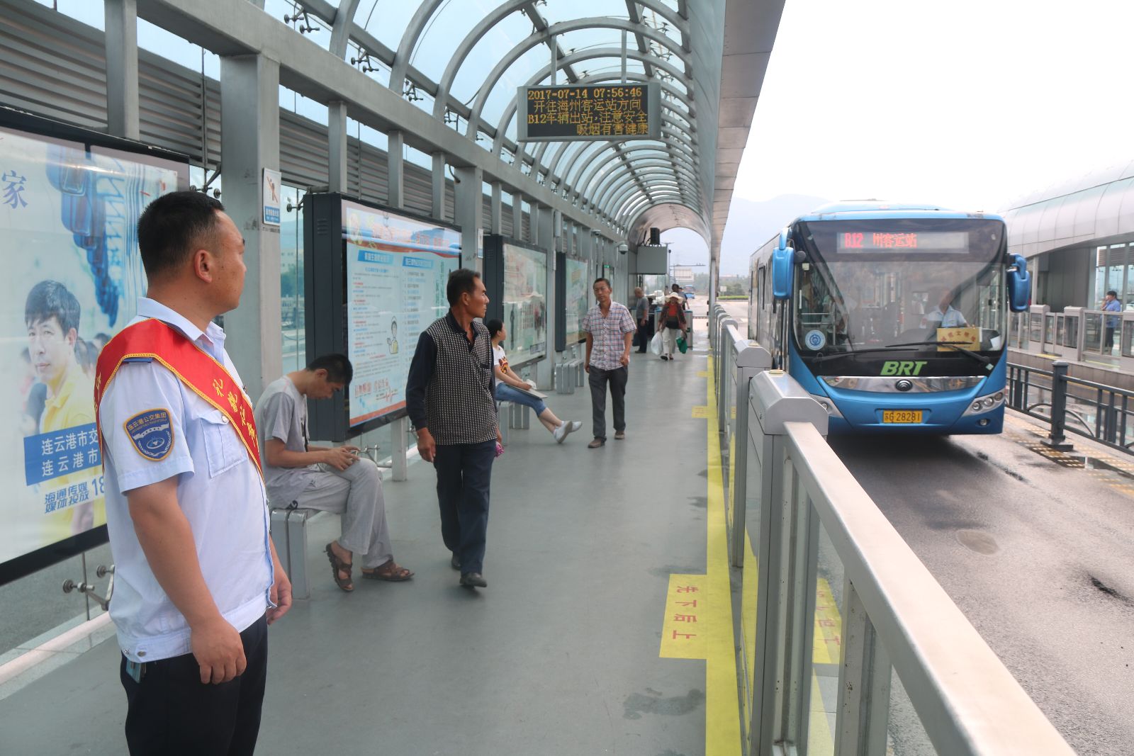 天氣入伏，創(chuàng)文不入伏 公交快速公司繼續(xù)做好創(chuàng)文站點(diǎn)值班工作