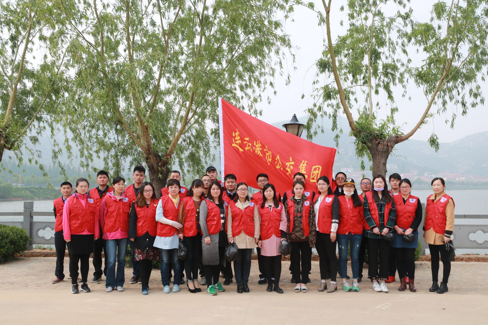 公交集團組織開展志愿環(huán)?；顒?/></a></em>
        <div>
        <span><a href=