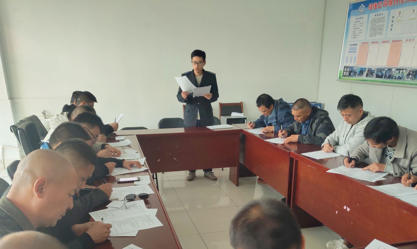 公交集團機務(wù)技術(shù)事業(yè)部對新進(jìn)駕駛員進(jìn)行崗前機務(wù)培訓(xùn)