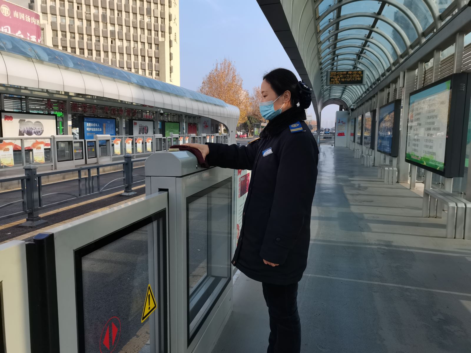 快速公交事業(yè)部站務員朱桂平歸還乘客丟失的乘車卡獲感謝