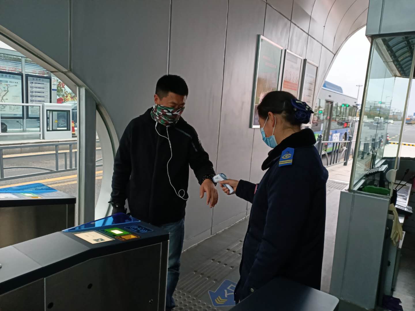 快速公交事業(yè)部站務(wù)員幫助乘客找回丟失的鑰匙獲感謝