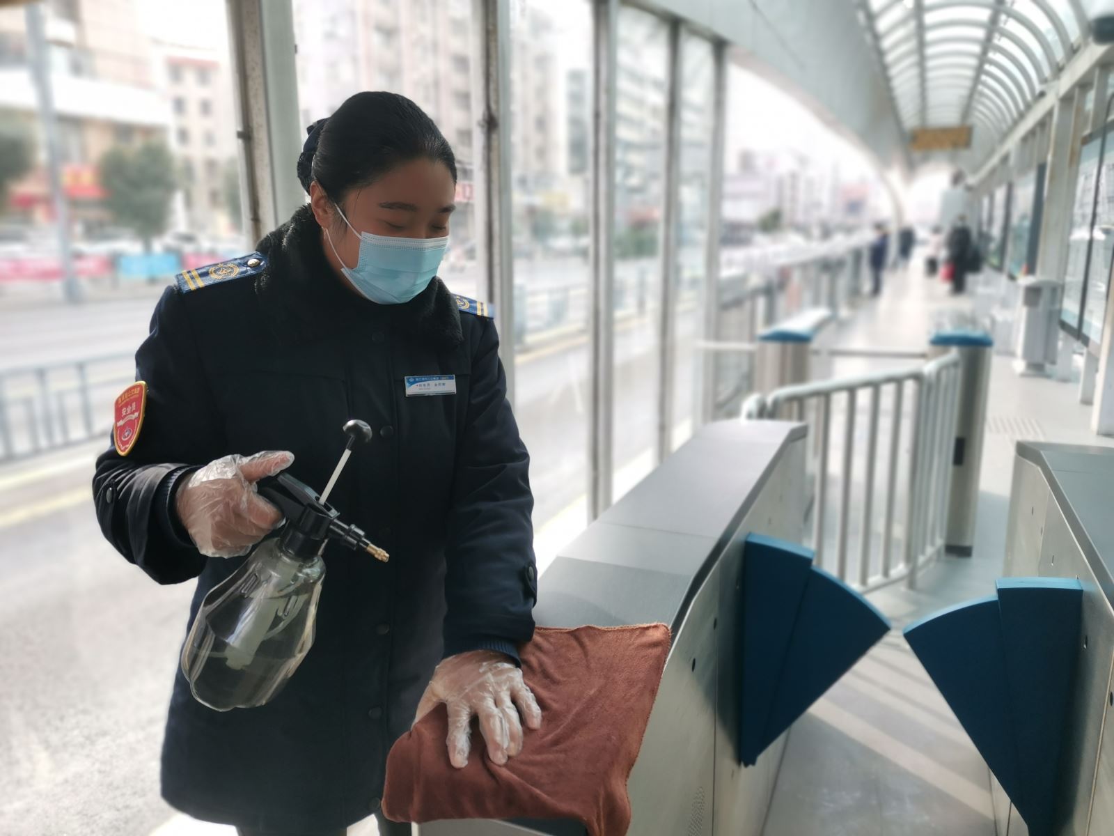 快速公交事業(yè)部站務員金莉娜熱心幫助老人找到丟失的鑰匙獲感謝